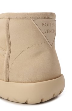Женские замшевые ботинки snap mini BOTTEGA VENETA светло-бежевого цвета, арт. 810717 V1NY1 | Фото 7 (Мат�ериал утеплителя: Натуральный мех; Нос: Не проставлено; Материал внешний: Натуральная кожа, Замша; Материал сплава: Проставлено; Женское Кросс-КТ: Зимние ботинки)