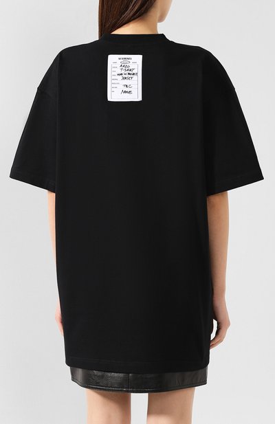 Хлопковая футболка VETEMENTS черного цвета по цене 18800 руб., арт. UAH20TR636/W, фото 4 Хлопковая футболка VETEMENTS, арт. UAH20TR636/W, фото 4