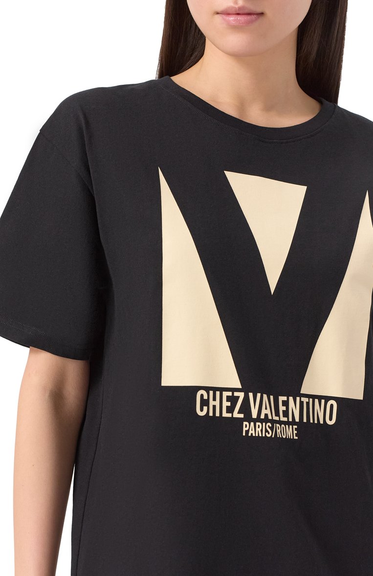 Женская хлопковая футболка VALENTINO черного цвета, арт. 6B3MG24H95W | Фото 5 (Рукава: Короткие; Материал внешний: Хлопок; Длина (для топов): Стандартные; Женское Кросс-КТ: Футболка-одежда; Принт: С принтом; Стили: Кэжуэл; Автоматизация состава: Проставлено; Автоматизация ТО: Проставлено)