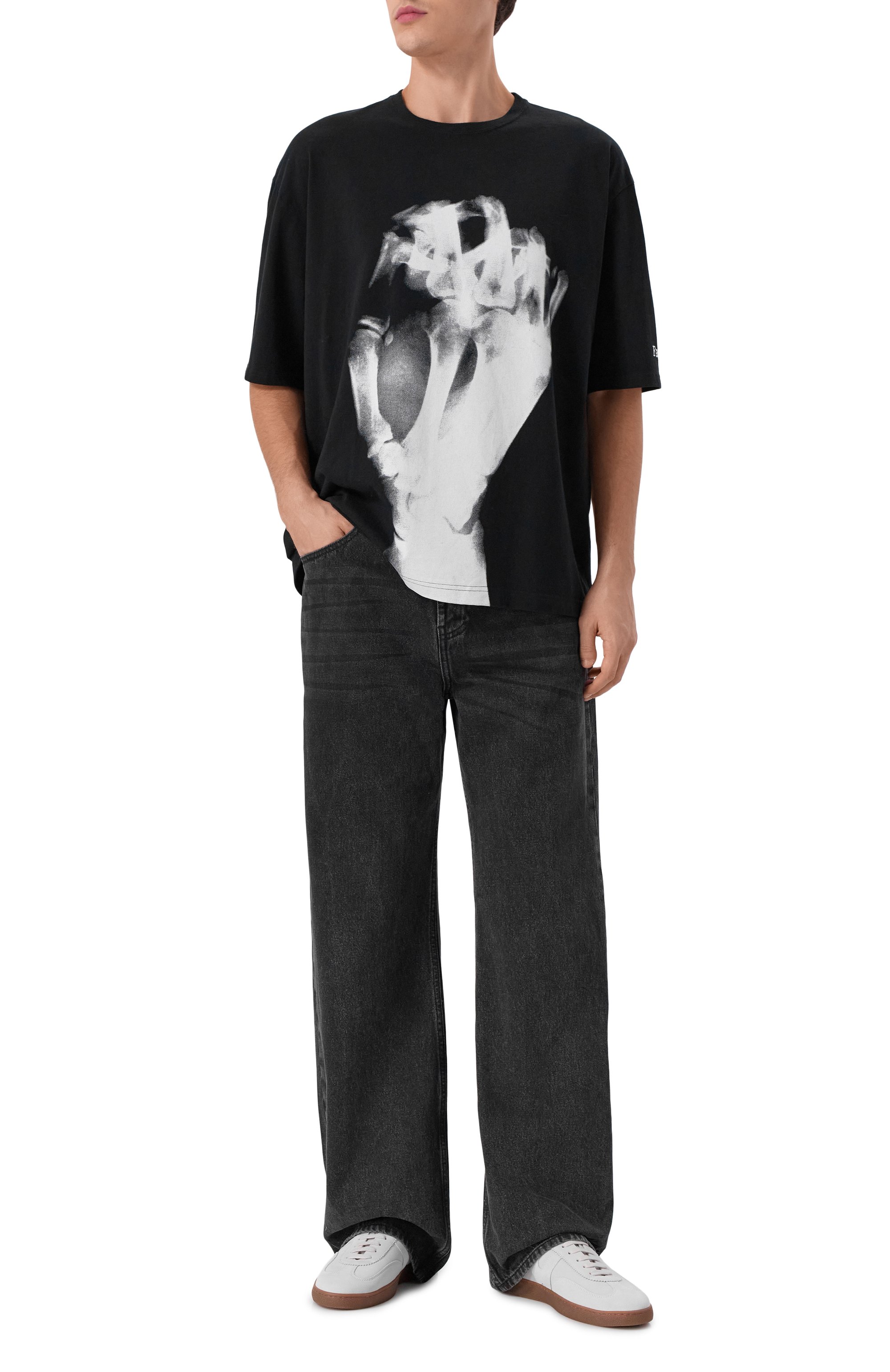 Хлопковая футболка UNDERCOVER черного цвета по цене 36500 руб., арт. UC2E4813-8, фото 2 Хлопковая футболка UNDERCOVER, арт. UC2E4813-8, фото 2