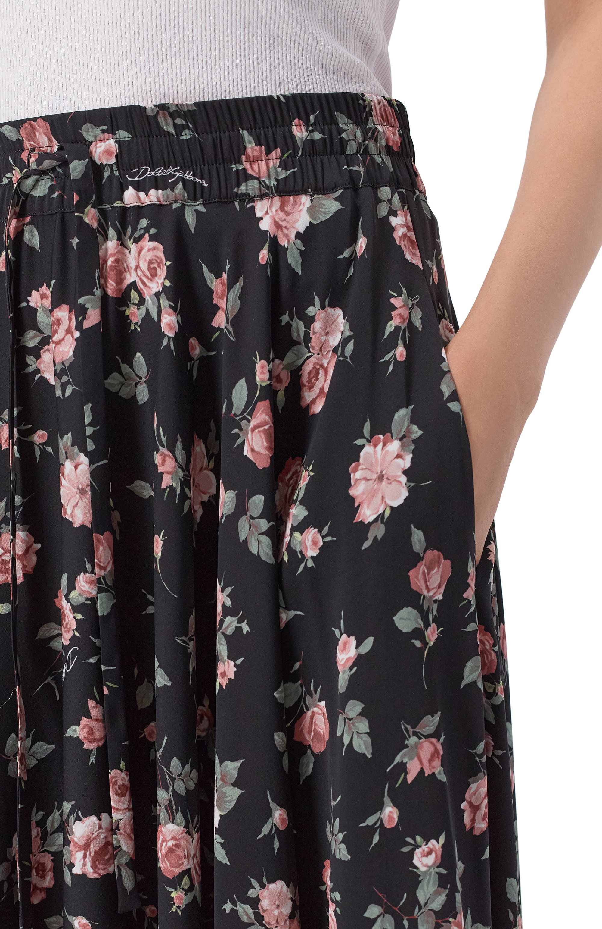 Шелковая юбка DOLCE & GABBANA черного цвета по цене 257500 руб., арт. F4DBGT/FSA8C, фото 5 Шелковая юбка DOLCE & GABBANA, арт. F4DBGT/FSA8C, фото 5