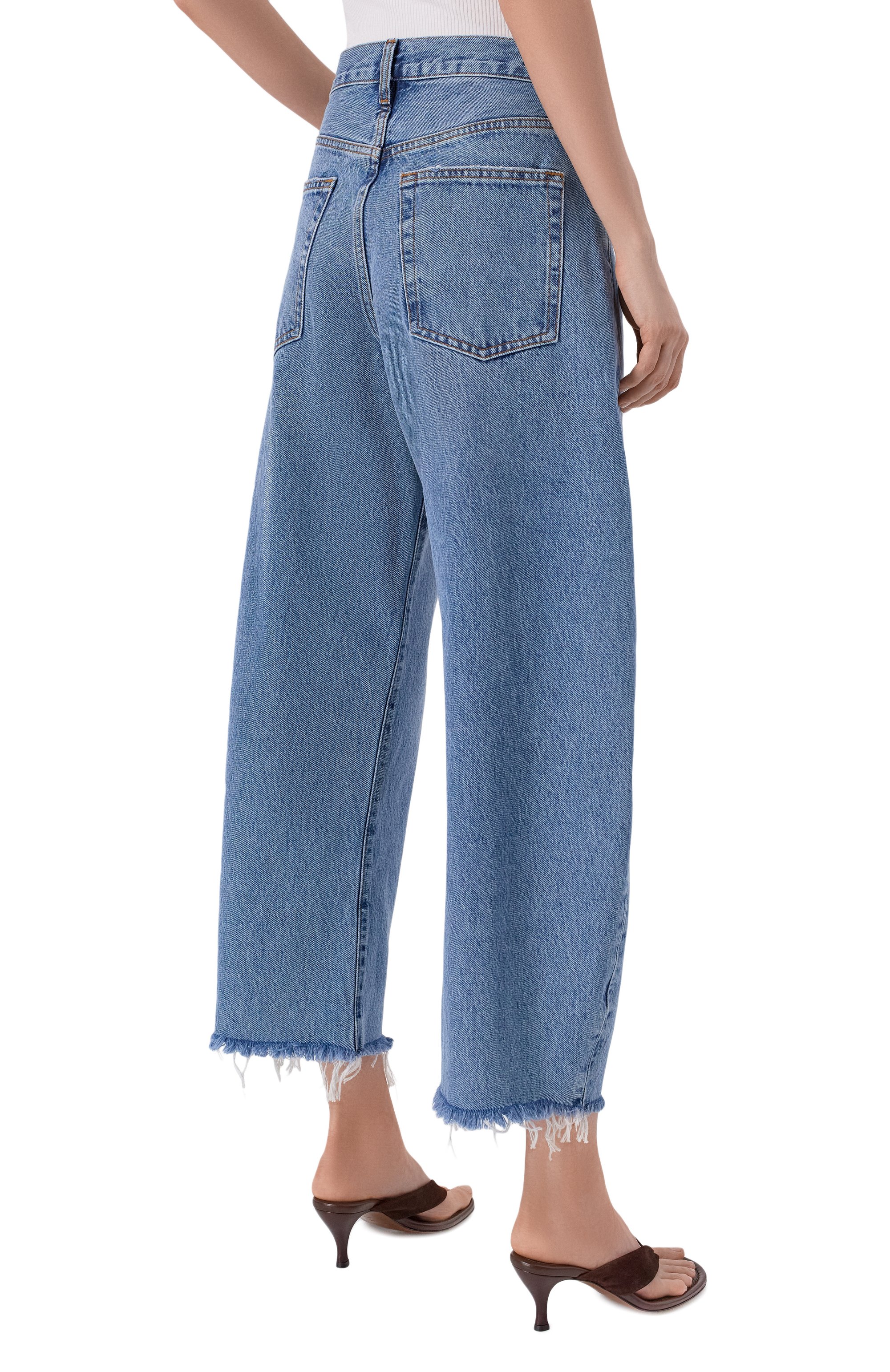 Джинсы the bubble crop FRAME DENIM голубого цвета по цене 47500 руб., арт. 2027RF210, фото 4 Джинсы the bubble crop FRAME DENIM, арт. 2027RF210, фото 4
