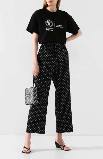 Хлопковая футболка BALENCIAGA черного цвета по цене 27600 руб., арт. 612965/THV84, фото 2 Хлопковая футболка BALENCIAGA, арт. 612965/THV84, фото 2