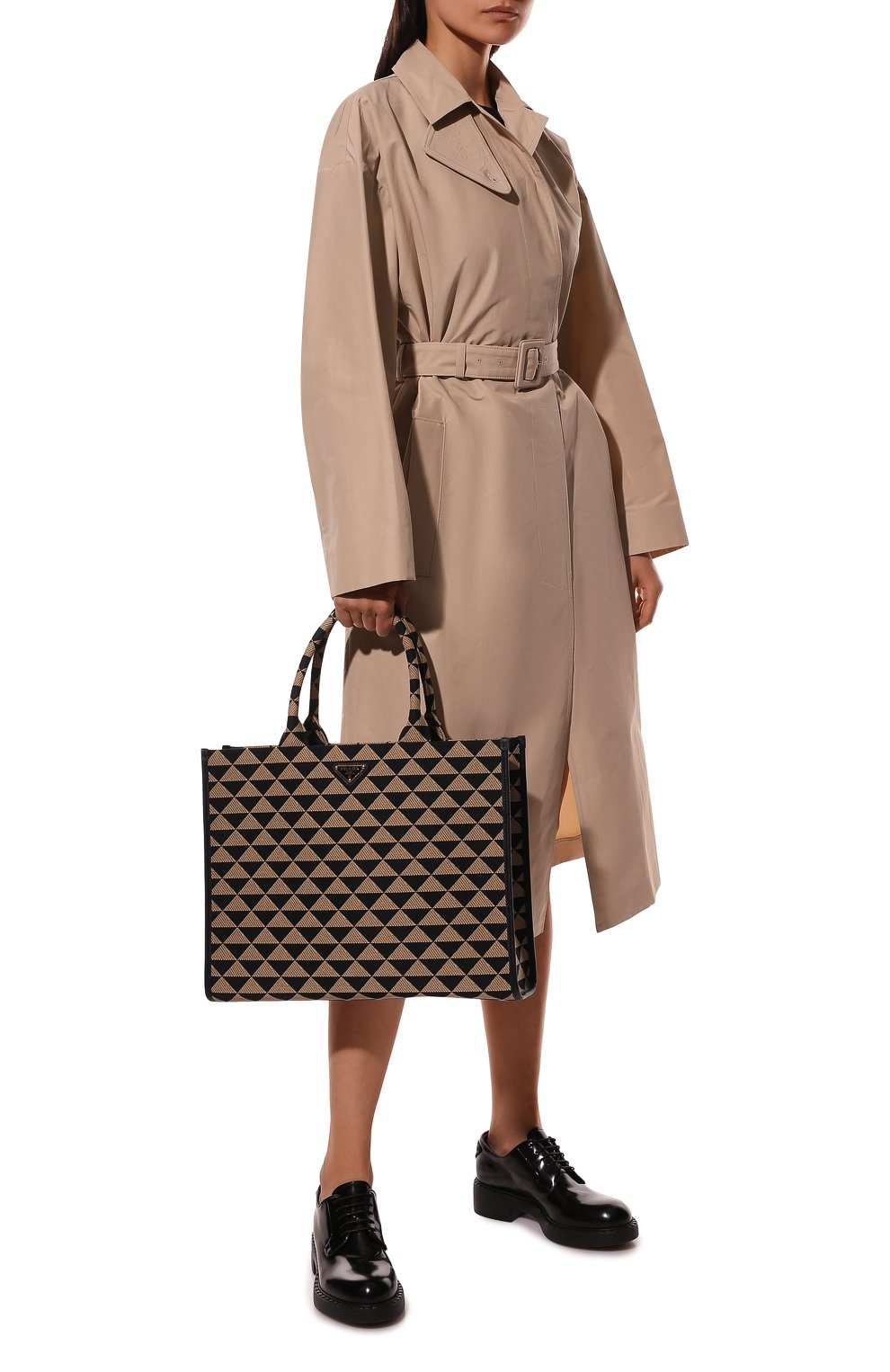 Плащ PRADA бежевого цвета по цене 260000 руб., арт. 29Z011-U43-F0F24-221, фото 2 Плащ PRADA, арт. 29Z011-U43-F0F24-221, фото 2