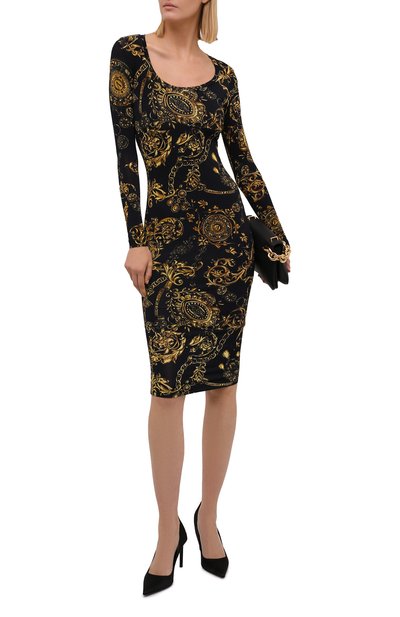 Платье из вискозы VERSACE JEANS COUTURE черного цвета по цене 32350 руб., арт. 71HA0920-71DP920 J FLUID0 PRINT/JS012, фото 2 Платье из вискозы VERSACE JEANS COUTURE, арт. 71HA0920-71DP920 J FLUID0 PRINT/JS012, фото 2