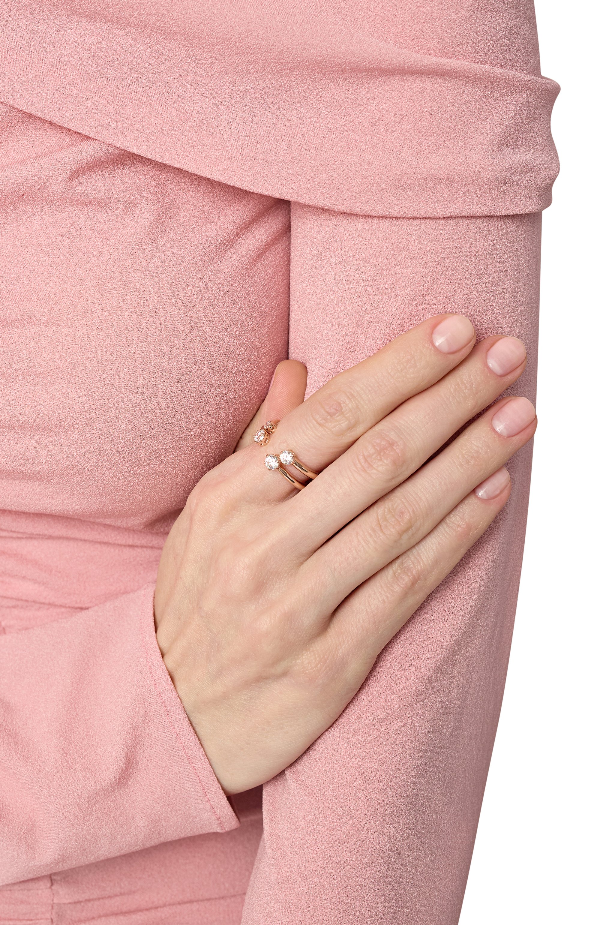 Комплект из двух колец constella SWAROVSKI золотого цвета по цене 19850 руб., арт. 5640973, фото 2 Комплект из двух колец constella SWAROVSKI, арт. 5640973, фото 2