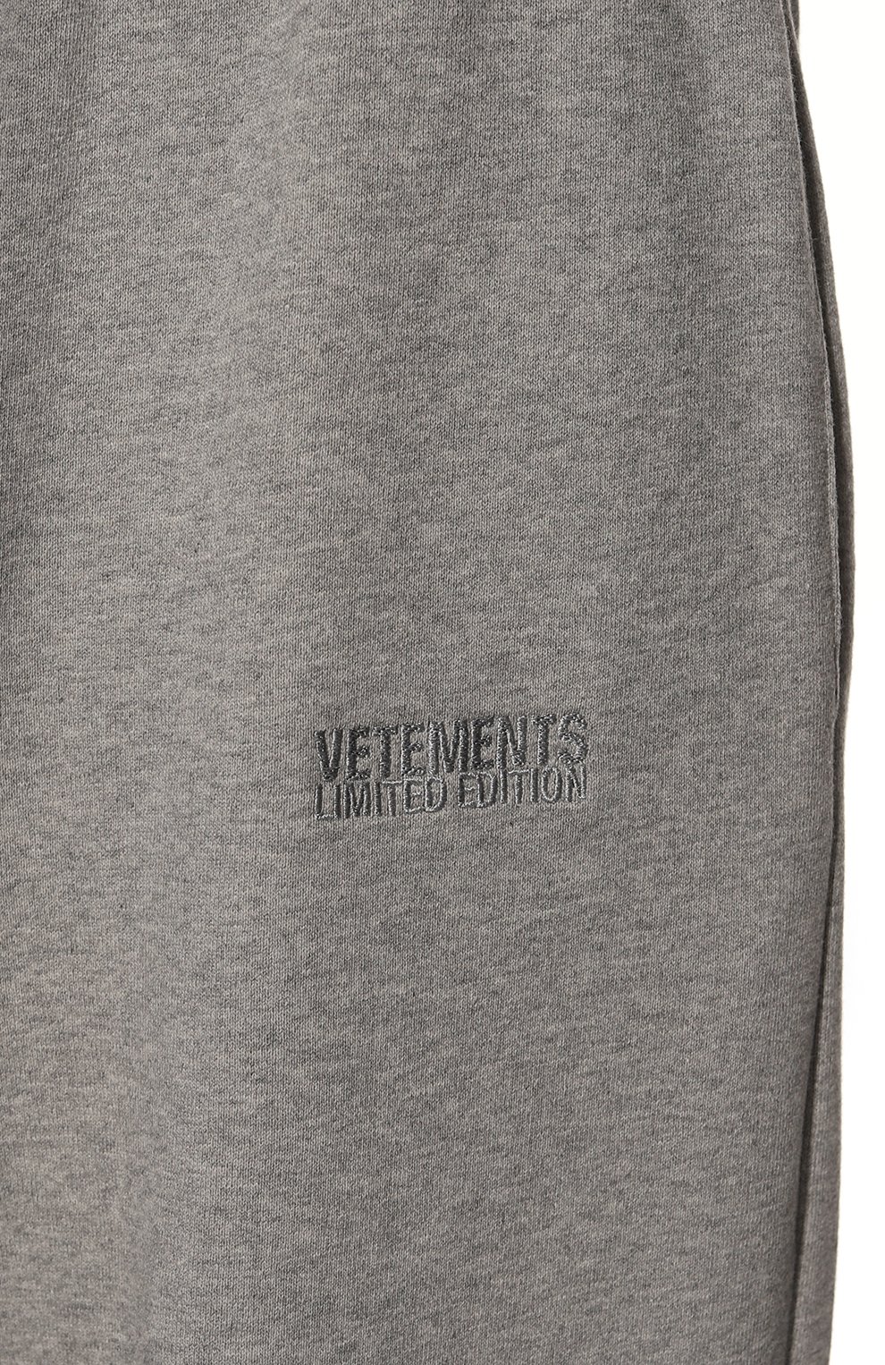 Хлопковые джоггеры VETEMENTS серого цвета по цене 119500 руб., арт. UA53SP600G, фото 5 Хлопковые джоггеры VETEMENTS, арт. UA53SP600G, фото 5