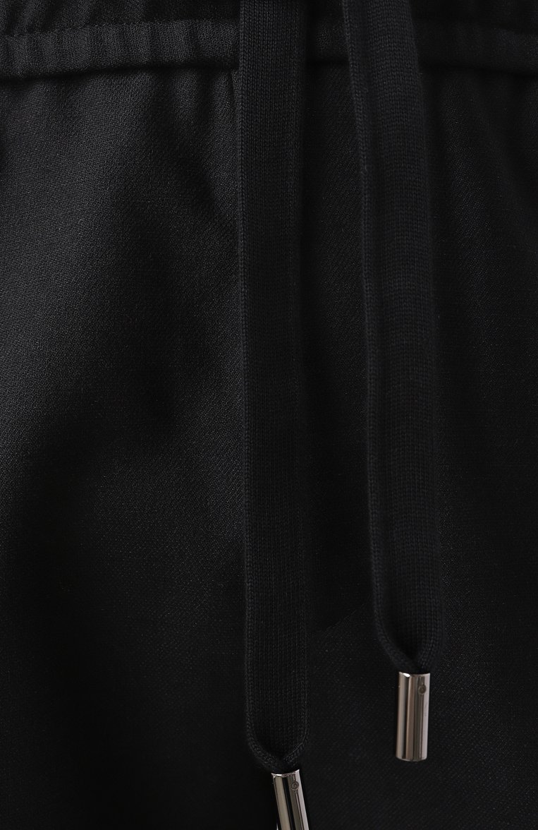Мужские брюки из шерсти и хлопка DOLCE & GABBANA черного цвета, арт. GYACET/GI585 | Фото 6 (Материал внешний: Шерсть, Синтетический материал; Длина (брюки, джинсы): Стандартные; Случай: Повседневный; Стили: Кэжуэл; Автоматизация ТО: Проставлено; Автоматизация состава: Проставлено)