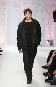 Мужской шерстяной жилет RICK OWENS черного цвета, арт. RU02D6644/KWV | Фото 6 (Материал сплава: Проставлено; Драгоценные камни: Проставлено; Материал внешний: Шерсть; Длина (верхняя одежда): Короткие; Мужское Кросс-КТ: Жилет-одежда; Стили: Минимализм)