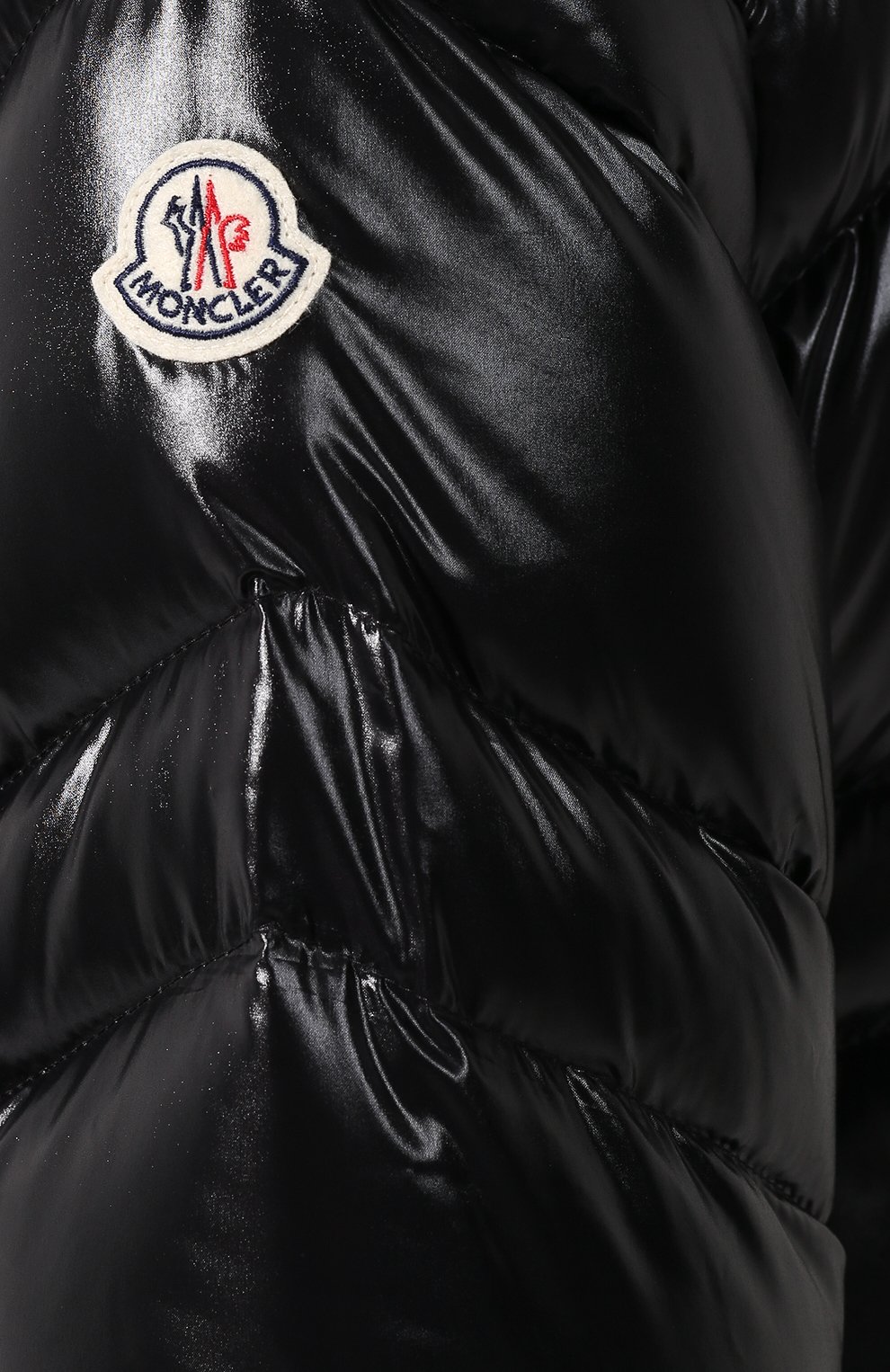Стеганый пуховик с капюшоном MONCLER черного цвета по цене 76400 руб., арт. D2-093-46378-05-68950, фото 5 Стеганый пуховик с капюшоном MONCLER, арт. D2-093-46378-05-68950, фото 5