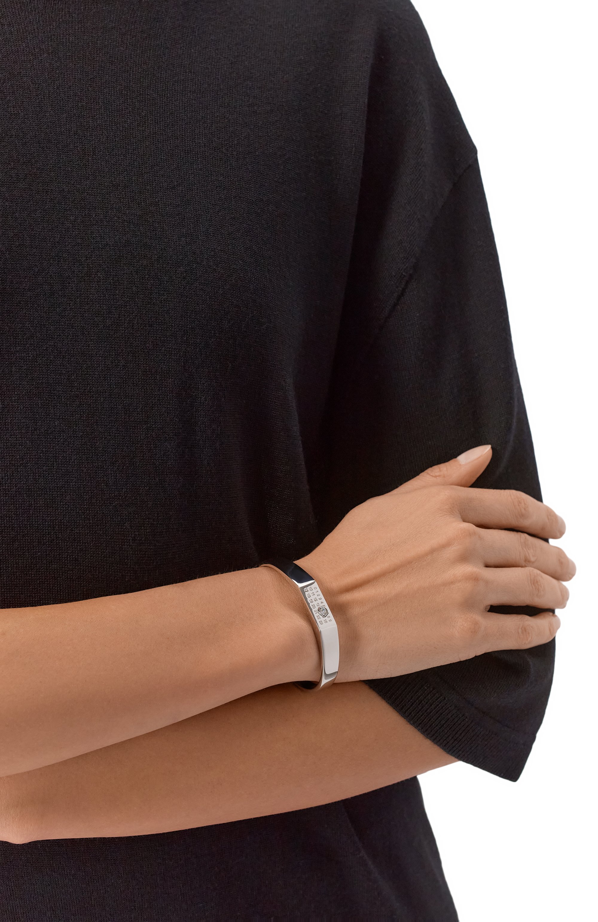 Браслет MM6 серебряного цвета по цене 45900 руб., арт. SM6UY0104/P8859, фото 2 Браслет MM6, арт. SM6UY0104/P8859, фото 2