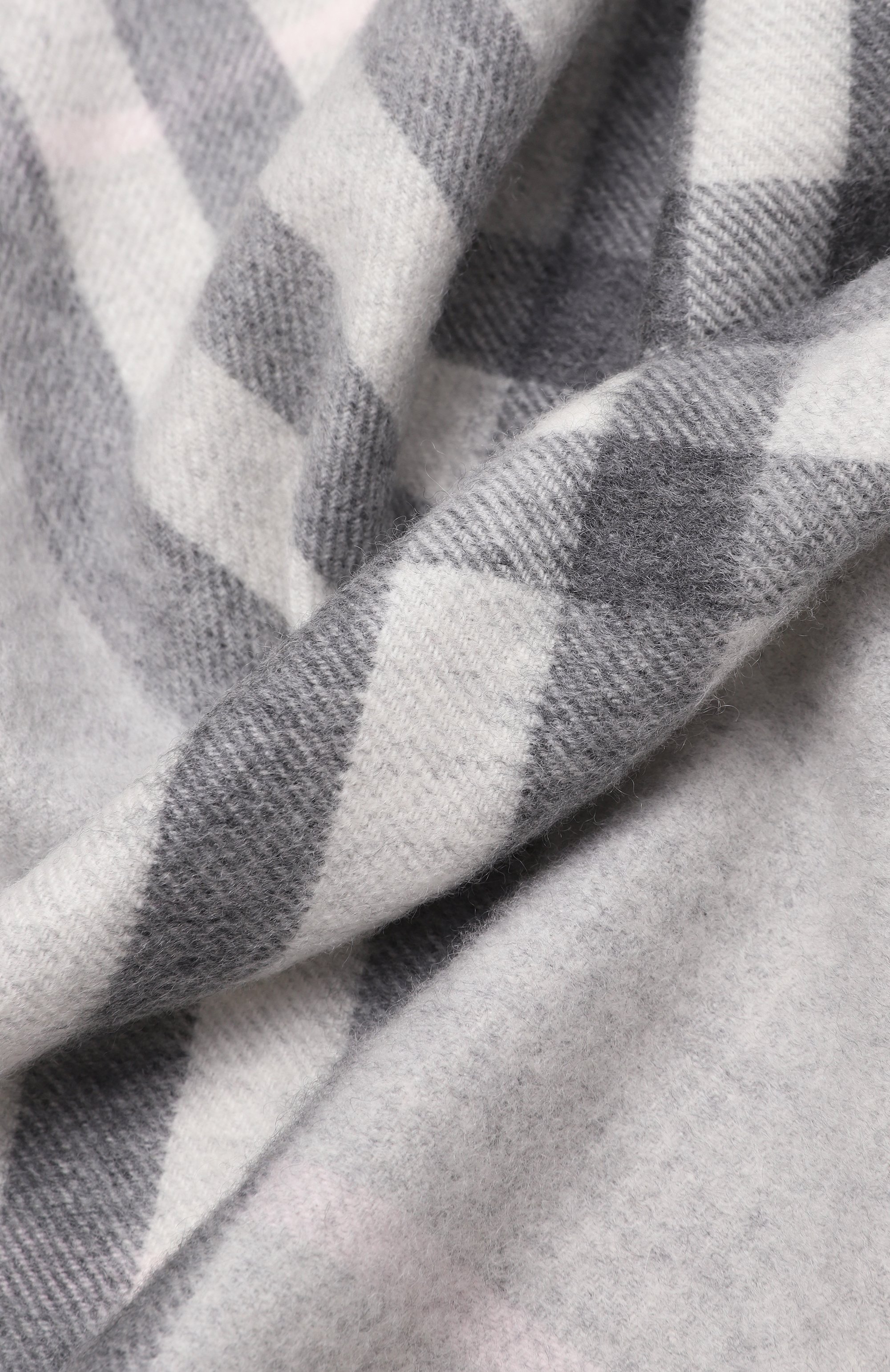 Кашемировый шарф BURBERRY светло-серого цвета по цене 75450 руб., арт. 8112637, фото 4 Кашемировый шарф BURBERRY, арт. 8112637, фото 4