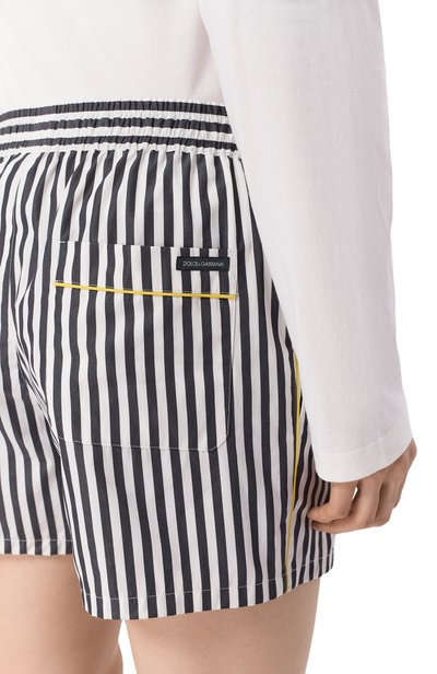 Хлопковые шорты DOLCE & GABBANA черно-белого цвета по цене 72700 руб., арт. GP1N7T/FR52G, фото 5 Хлопковые шорты DOLCE & GABBANA, арт. GP1N7T/FR52G, фото 5