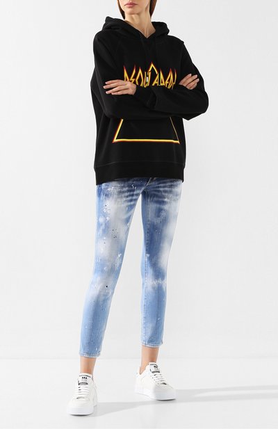 Укороченные джинсы DSQUARED2 синего цвета по цене 72450 руб., арт. S72LB0230/S30342, фото 2 Укороченные джинсы DSQUARED2, арт. S72LB0230/S30342, фото 2