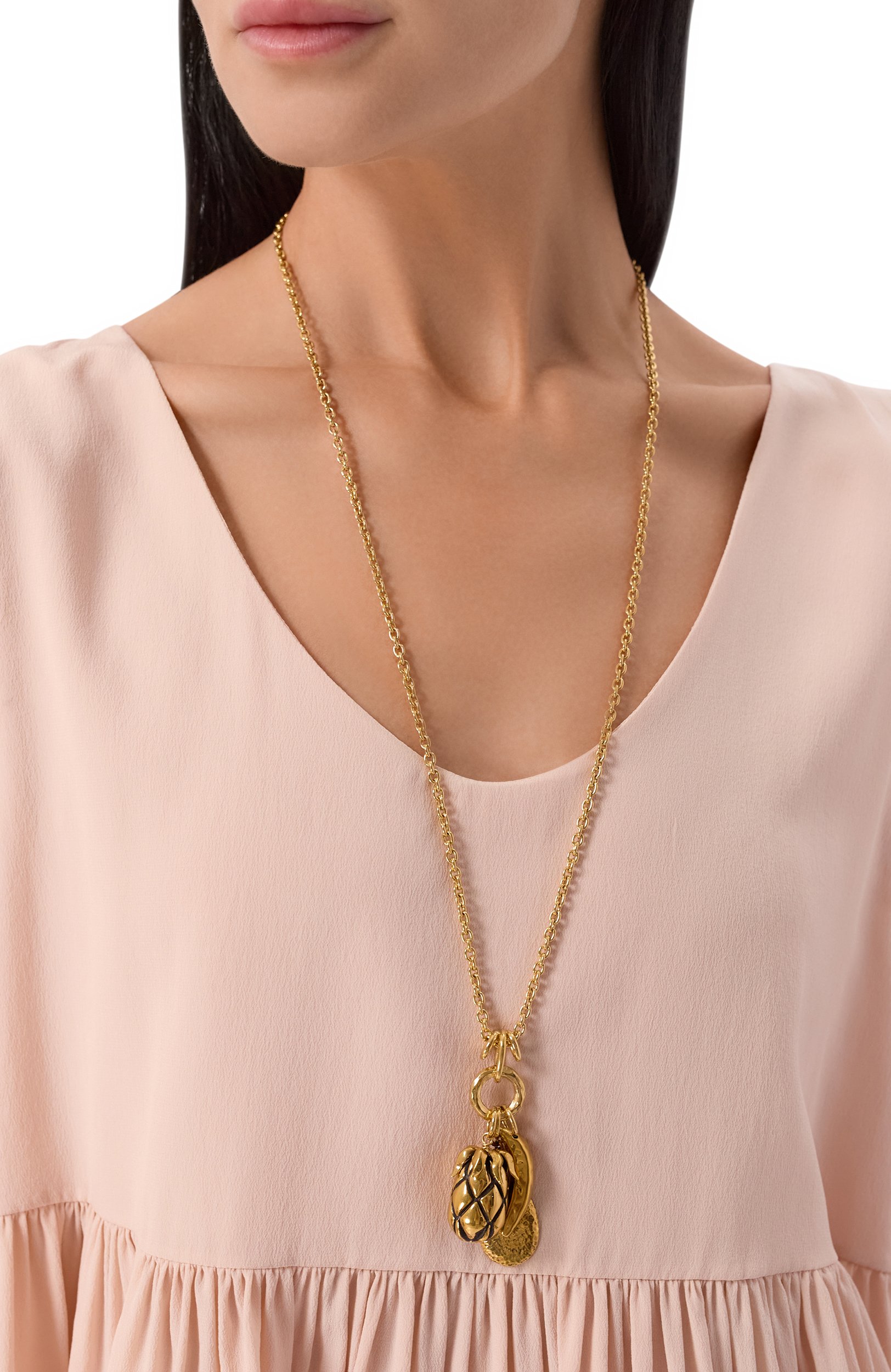 Кулон на цепочке CHLOÉ золотого цвета по цене 89950 руб., арт. CHC24WF079CB7, фото 2 Кулон на цепочке CHLOÉ, арт. CHC24WF079CB7, фото 2