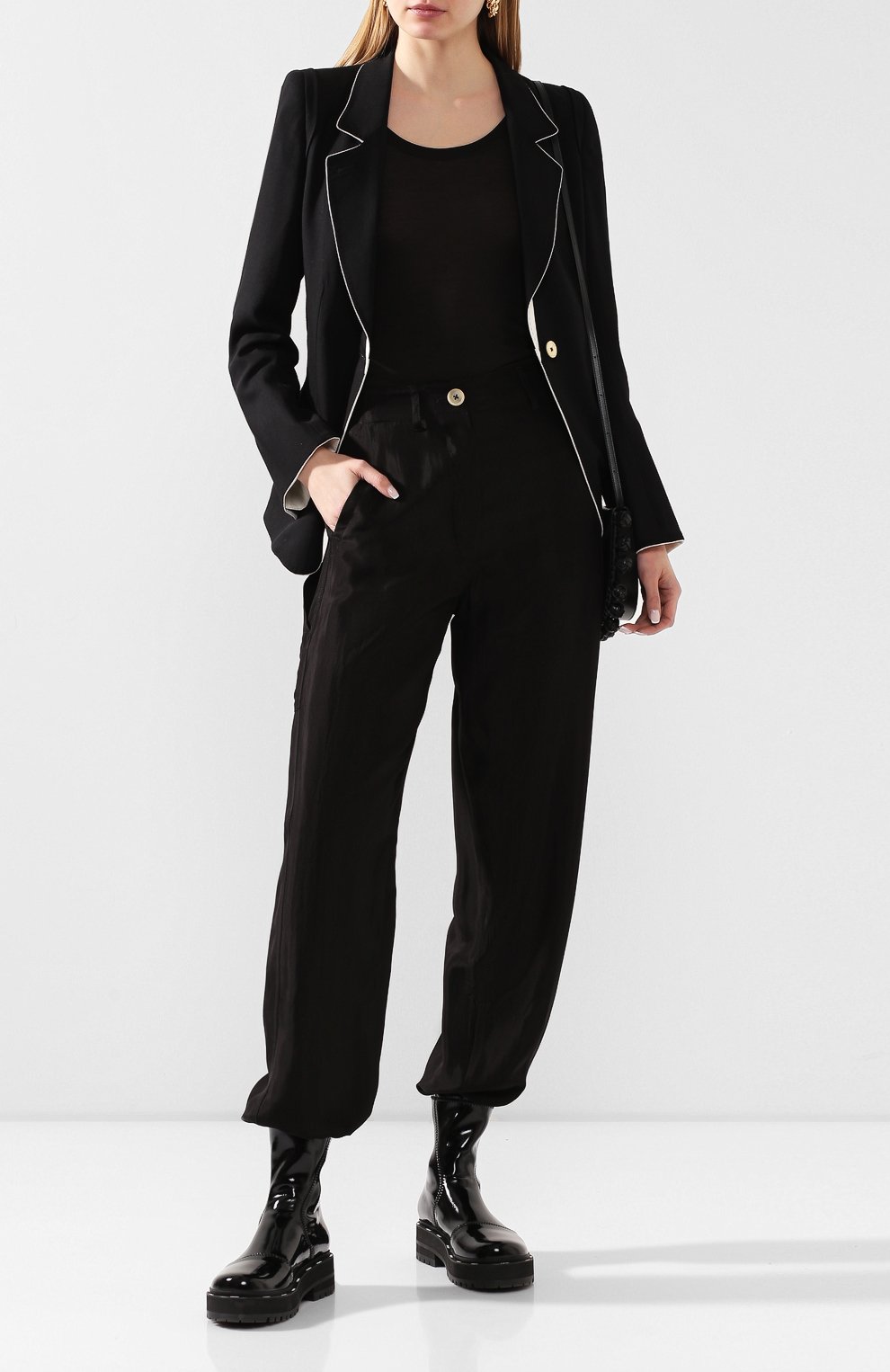 Брюки ANN DEMEULEMEESTER черного цвета по цене 73700 руб., арт. 2001-1412-P-138-099, фото 2 Брюки ANN DEMEULEMEESTER, арт. 2001-1412-P-138-099, фото 2