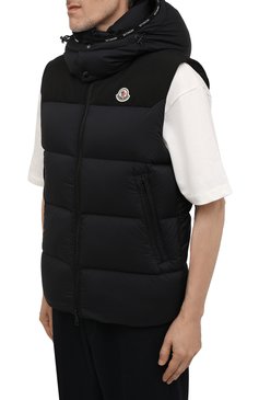 Мужской пуховый жилет maben MONCLER черного цвета, арт. G2-091-1A001-66-53333 | Фото 3 (Материал внешний: Синтетический материал; Длина (верхняя одежда): Короткие; Материал утеплителя: Пух и перо; Материал подклада: Синтетический материал; Кросс-КТ: Куртка, Пуховик; Стили: Спорт-шик; Материал сплава: Проставлено; Драгоценные камни: Проставлено; Мужское Кросс-КТ: жилеты-объемные)