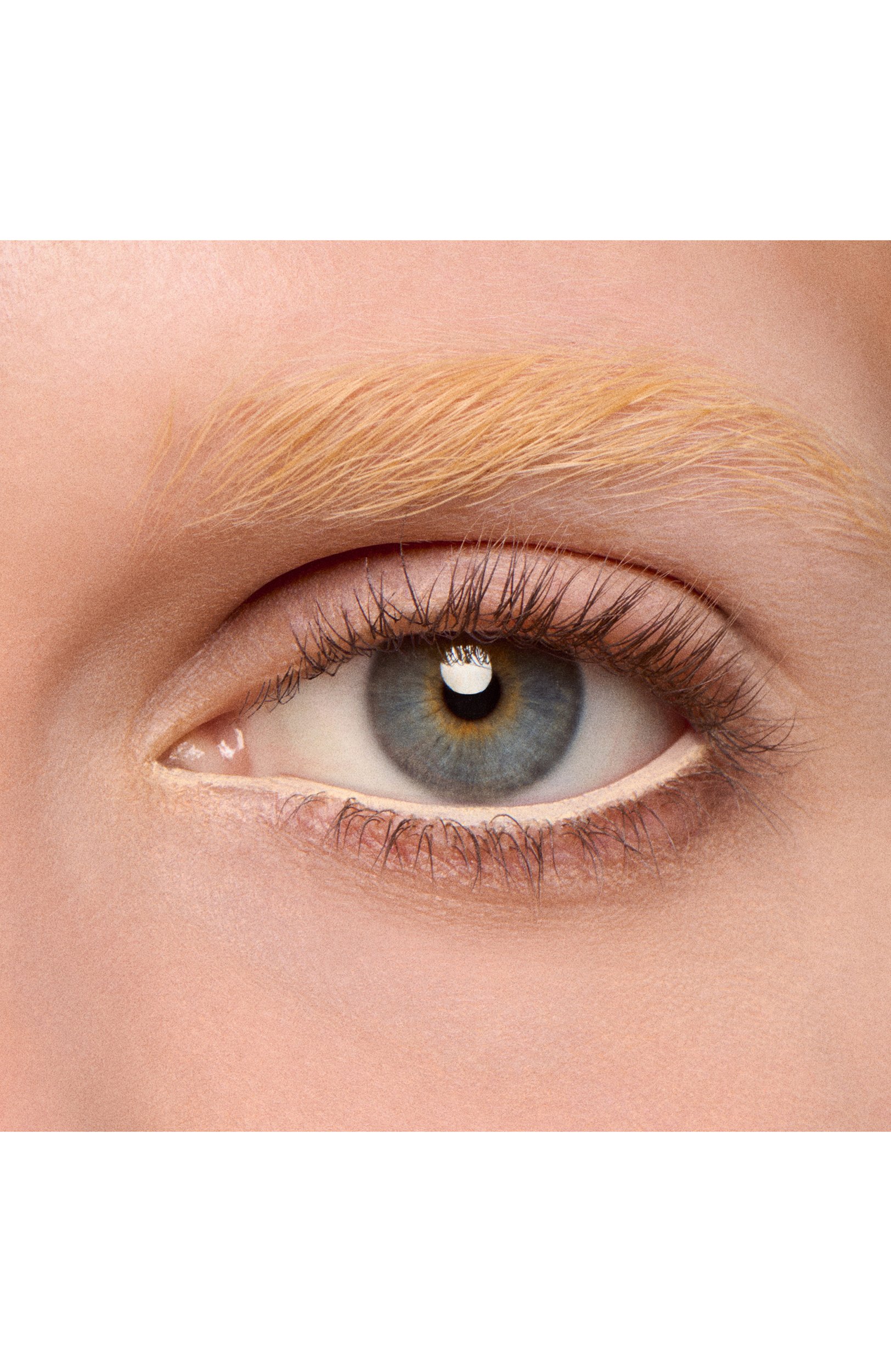 Карандаш-каял для глаз kajal excess longwear smoky eye liner, оттенок ecru (1,2g) MAC цвета по цене 2850 руб., арт. SB71-07, фото 4 Карандаш-каял для глаз kajal excess longwear smoky eye liner, оттенок ecru (1,2g) MAC, арт. SB71-07, фото 4