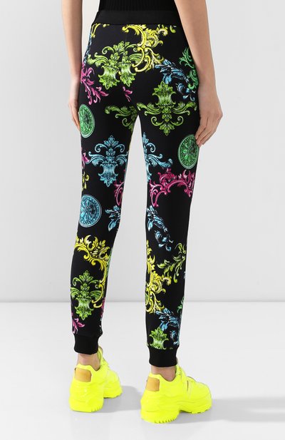 Хлопковые джоггеры VERSACE JEANS COUTURE черного цвета по цене 25050 руб., арт. A1HUB125-UDM310/SL300, фото 4 Хлопковые джоггеры VERSACE JEANS COUTURE, арт. A1HUB125-UDM310/SL300, фото 4