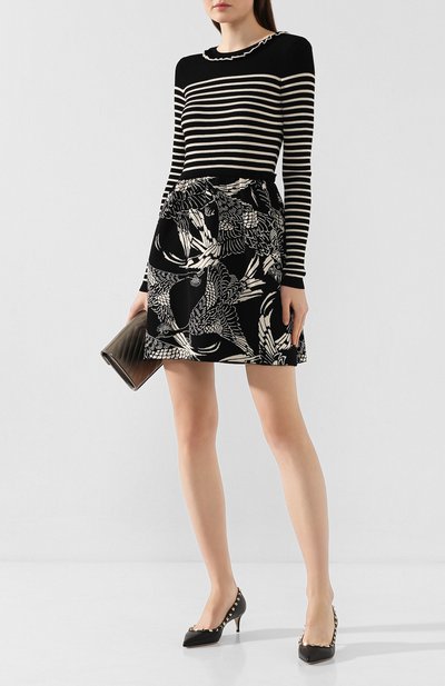 Платье из вискозы REDVALENTINO черно-белого цвета по цене 69950 руб., арт. TR3KDB35/4VH, фото 2 Платье из вискозы REDVALENTINO, арт. TR3KDB35/4VH, фото 2