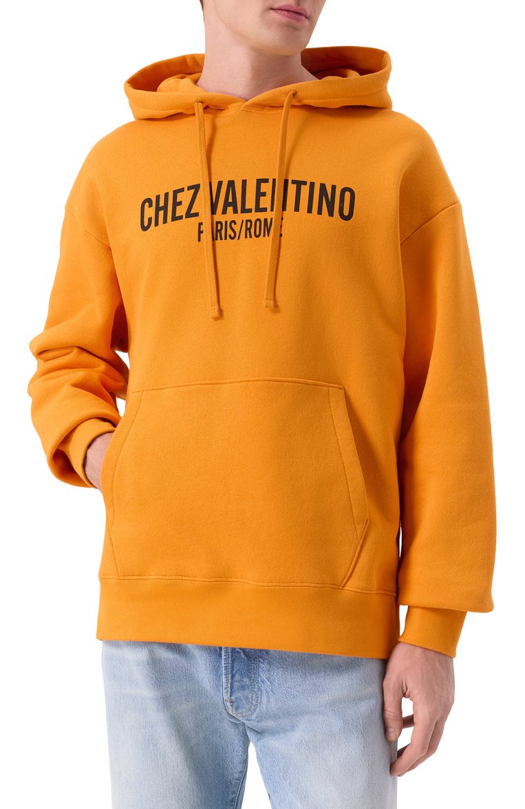 Мужской хлопковое худи VALENTINO оранжевого цвета, арт. 6V3MF28NAPJ | Фото 3 (Рукава: Длинные; Материал внешний: Хлопок; Длина (для топов): Стандартные; Мужское Кросс-КТ: Худи-одежда; Принт: С принтом; Стили: Кэжуэл; Автоматизация ТО: Проставлено; Автоматизация состава: Проставлено; Детали: Без декора)