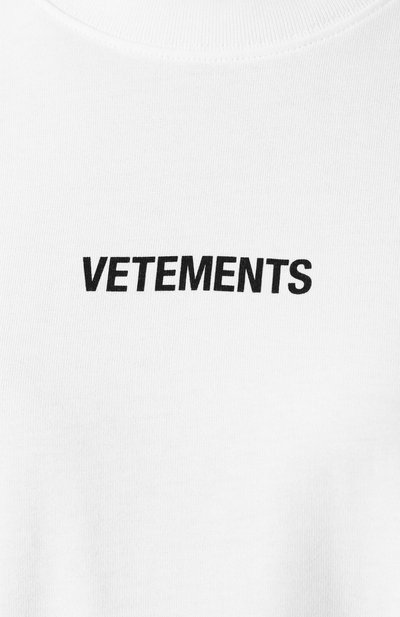 Хлопковая футболка VETEMENTS белого цвета по цене 16450 руб., арт. UAH20TR611/W, фото 5 Хлопковая футболка VETEMENTS, арт. UAH20TR611/W, фото 5
