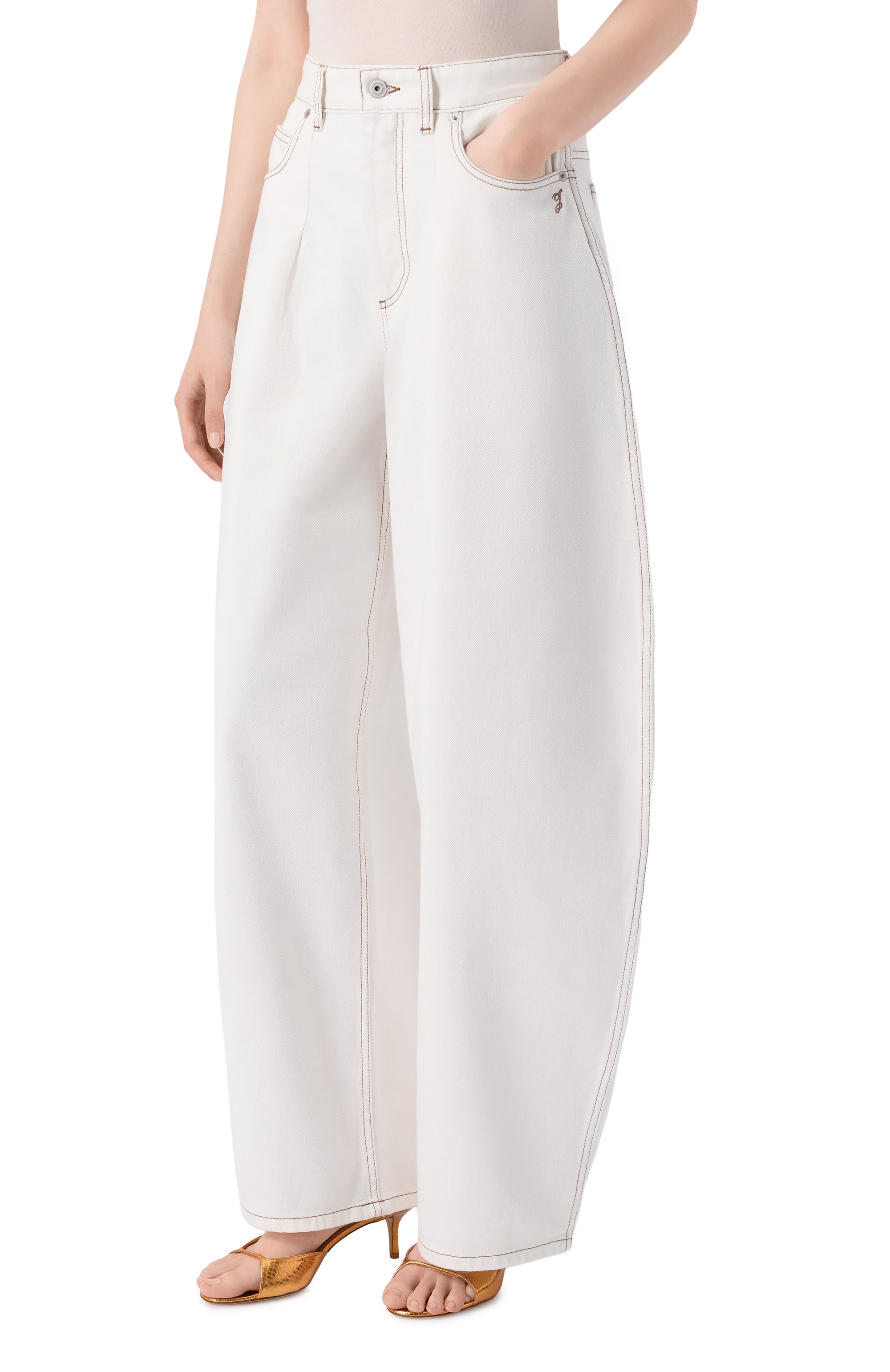 Джинсы JACQUEMUS молочного цвета по цене 69950 руб., арт. 25HPAW00609/AD00040, фото 3 Джинсы JACQUEMUS, арт. 25HPAW00609/AD00040, фото 3