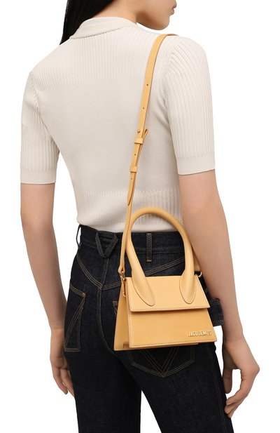 Сумка le chiquito moyen medium JACQUEMUS светло-коричневого цвета по цене 63650 руб., арт. 211BA02/304810, фото 5 Сумка le chiquito moyen medium JACQUEMUS, арт. 211BA02/304810, фото 5