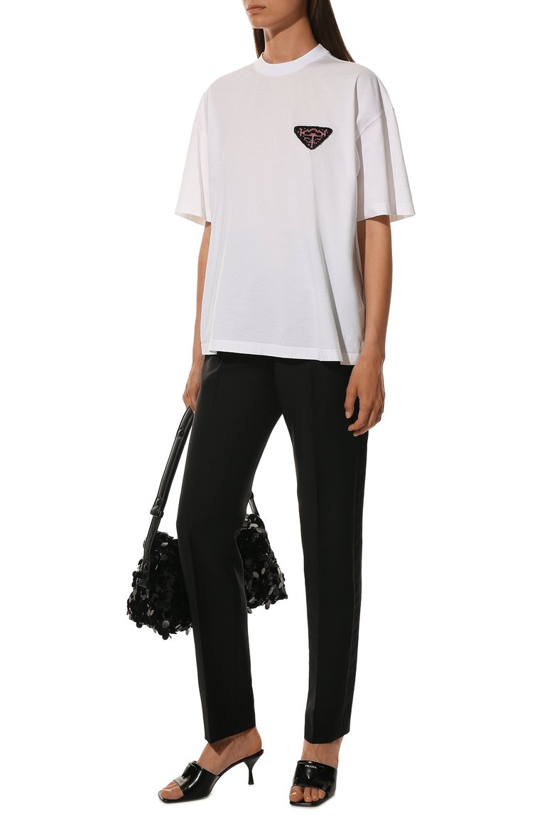 Женская хлопковая футболка PRADA белого цвета, арт. 3572A-1ZPL-F0009-212 | Фото 2 (Материал внешний: Хлопок; Стили: Спорт-шик; Принт: Без принта; Рукава: Короткие; Длина (для топов): Стандартные; Нос: Не проставлено; Материал сплава: Проставлено; Региональные ограничения белый список (Axapta Mercury): Не проставлено)