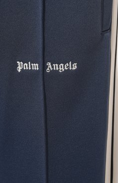 Женские брюки PALM ANGELS синего цвета, арт. PWCJ028F24FAB001 | Фото 5 (Длина (брюки, джинсы): Укороченные; Материал внешний: Синтетический материал; Материал сплава: Проставлено; Драгоценные камни: Проставлено; Стили: Спорт-шик; Женское Кросс-КТ: Брюки-одежда; Силуэт Ж (брюки и джинсы): Широкие)