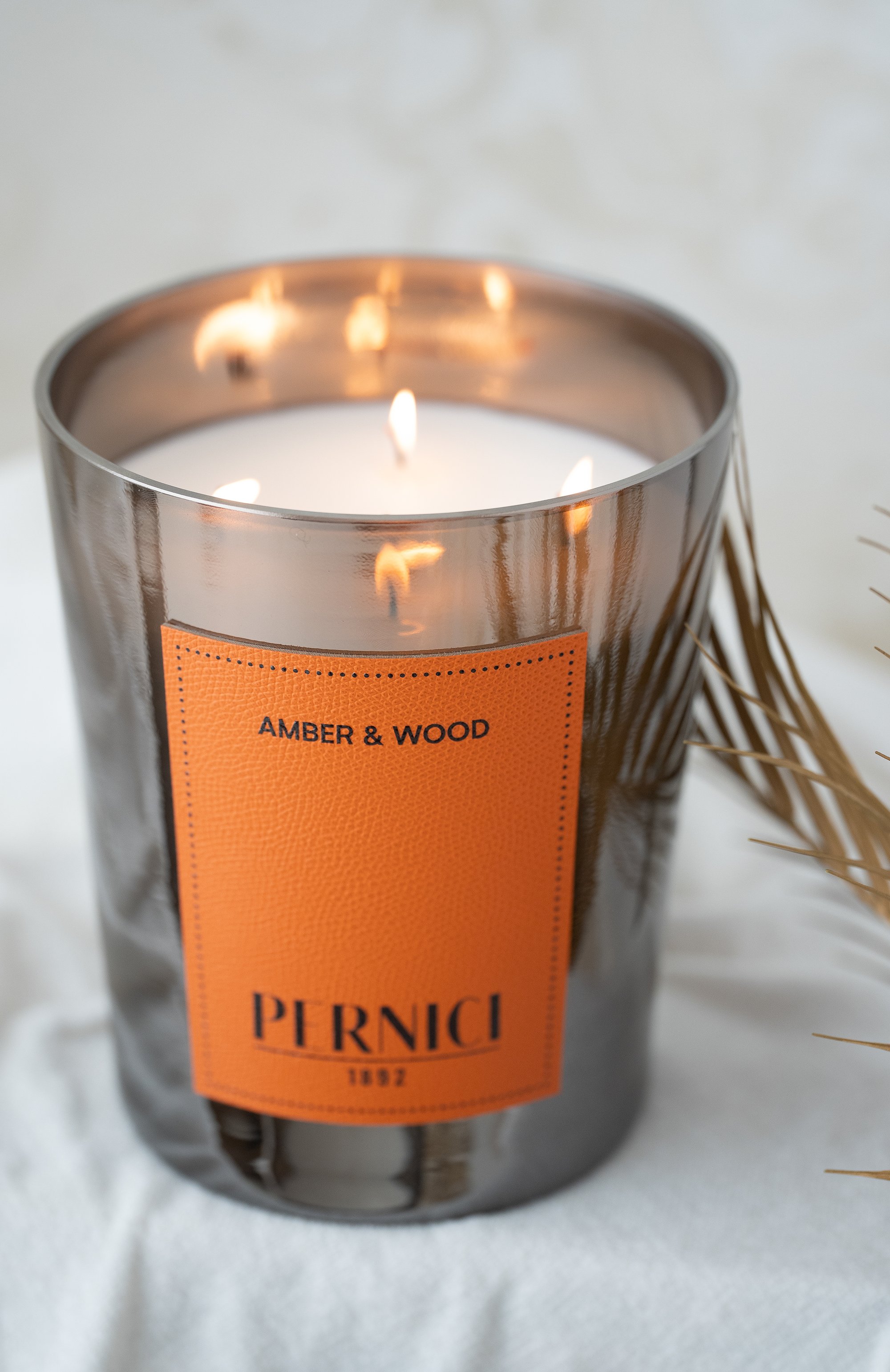 Свеча magnum amber & wood (1500g) PERNICI, арт. 8001962090698, фото 3