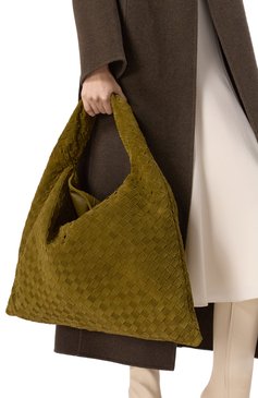 Женская сумка hop large BOTTEGA VENETA зеленого цв�ета, арт. 763970 V1QE3 | Фото 2 (Материал: Натуральная кожа, Натуральная замша; Материал сплава: Проставлено; Драгоценные камни: Проставлено; Размер: large)