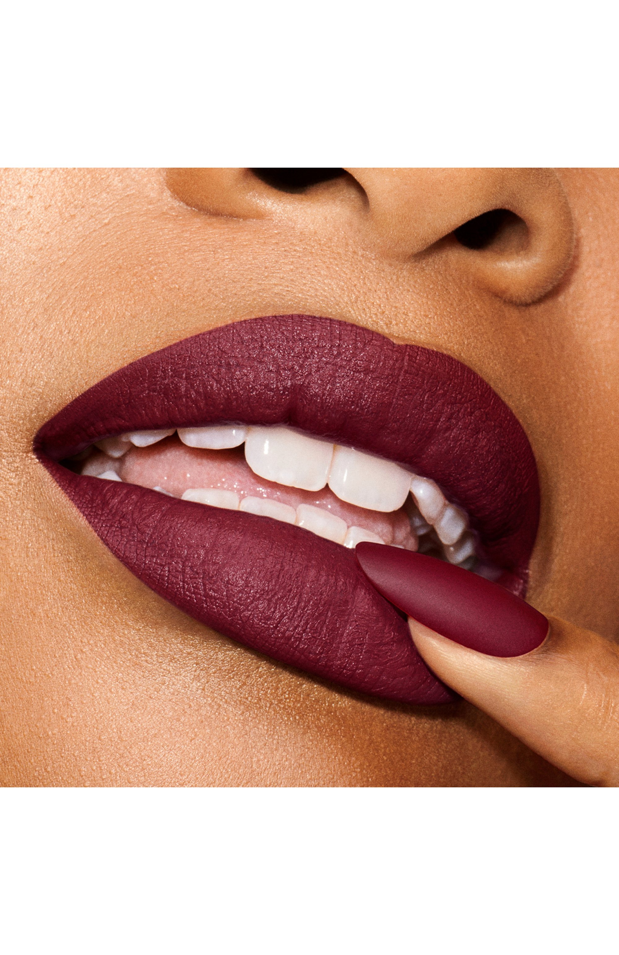 Матовая губная помада pure color explicit silk matte lipstick, оттенок 211 night moves (0,7ml) ESTÉE LAUDER цвета по цене 4600 руб., арт. G7Y9-04, фото 3 Матовая губная помада pure color explicit silk matte lipstick, оттенок 211 night moves (0,7ml) ESTÉE LAUDER, арт. G7Y9-04, фото 3