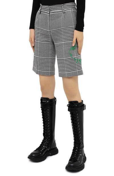 Шорты OFF-WHITE черно-белого цвета по цене 69050 руб., арт. 0WCA110E20FAB0021055, фото 3 Шорты OFF-WHITE, арт. 0WCA110E20FAB0021055, фото 3