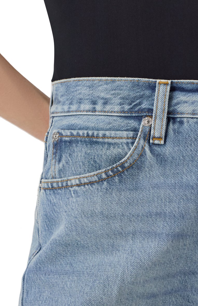 Женские джинсы FRAME DENIM голубого цвета, арт. 1005210 | Фото 5 (Длина (брюки, джинсы): Стандартные; Материал внешний: Хлопок, Деним; Автоматизация ТО: Проставлено; Автоматизация состава: Проставлено; Силуэт Ж (брюки и джинсы): Прямые; Кросс-КТ: Деним; Детали: Делаве; Стили: Кэжуэл)