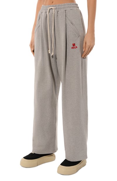 Хлопковые брюки AECA WHITE серого цвета по цене 15820 руб., арт. FWCMFWBDBSLSO005C0, фото 3 Хлопковые брюки AECA WHITE, арт. FWCMFWBDBSLSO005C0, фото 3