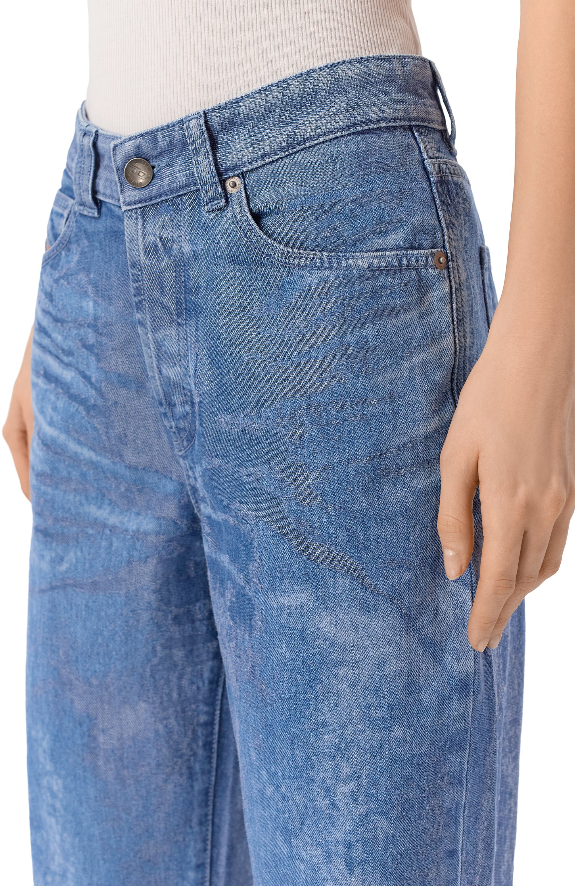 Джинсы 1971 d-sent DIESEL голубого цвета по цене 39000 руб., арт. A23783/09P23, фото 5 Джинсы 1971 d-sent DIESEL, арт. A23783/09P23, фото 5