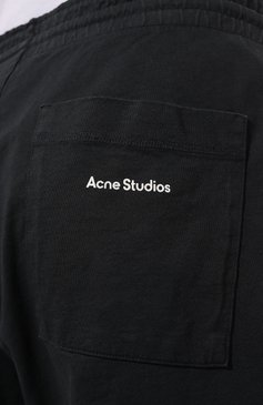 Мужские хлопковые шорты ACNE STUDIOS черного цвета, арт. FN MN SH0R000145900 | Фото 5 (Принт: Без принта; Случай: Повседневный; Длина Шорты М: Ниже колена; Материал сплава: Проставлено; Материал внешний: Хлопок; Драгоценные камни: Проставлено; Стили: Кэжуэл)