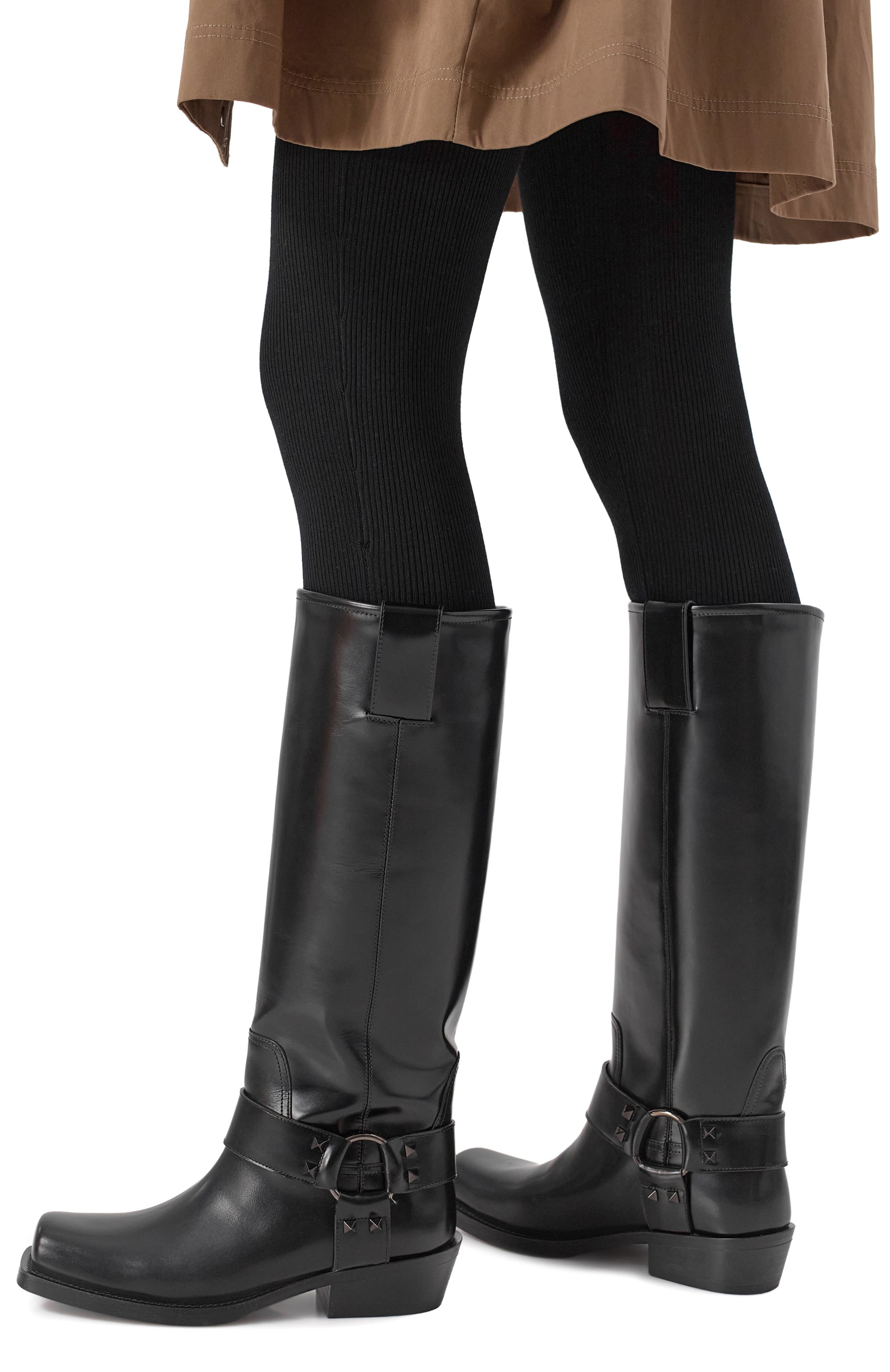 Кожаные сапоги rockstud VALENTINO черного цвета по цене 199500 руб., арт. 5W0S0KV3/NIB, фото 2 Кожаные сапоги rockstud VALENTINO, арт. 5W0S0KV3/NIB, фото 2