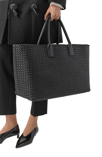 Сумка-тоут cabat large BOTTEGA VENETA черного цвета по цене 1445000 руб., арт. 608811/V10W1, фото 2 Сумка-тоут cabat large BOTTEGA VENETA, арт. 608811/V10W1, фото 2