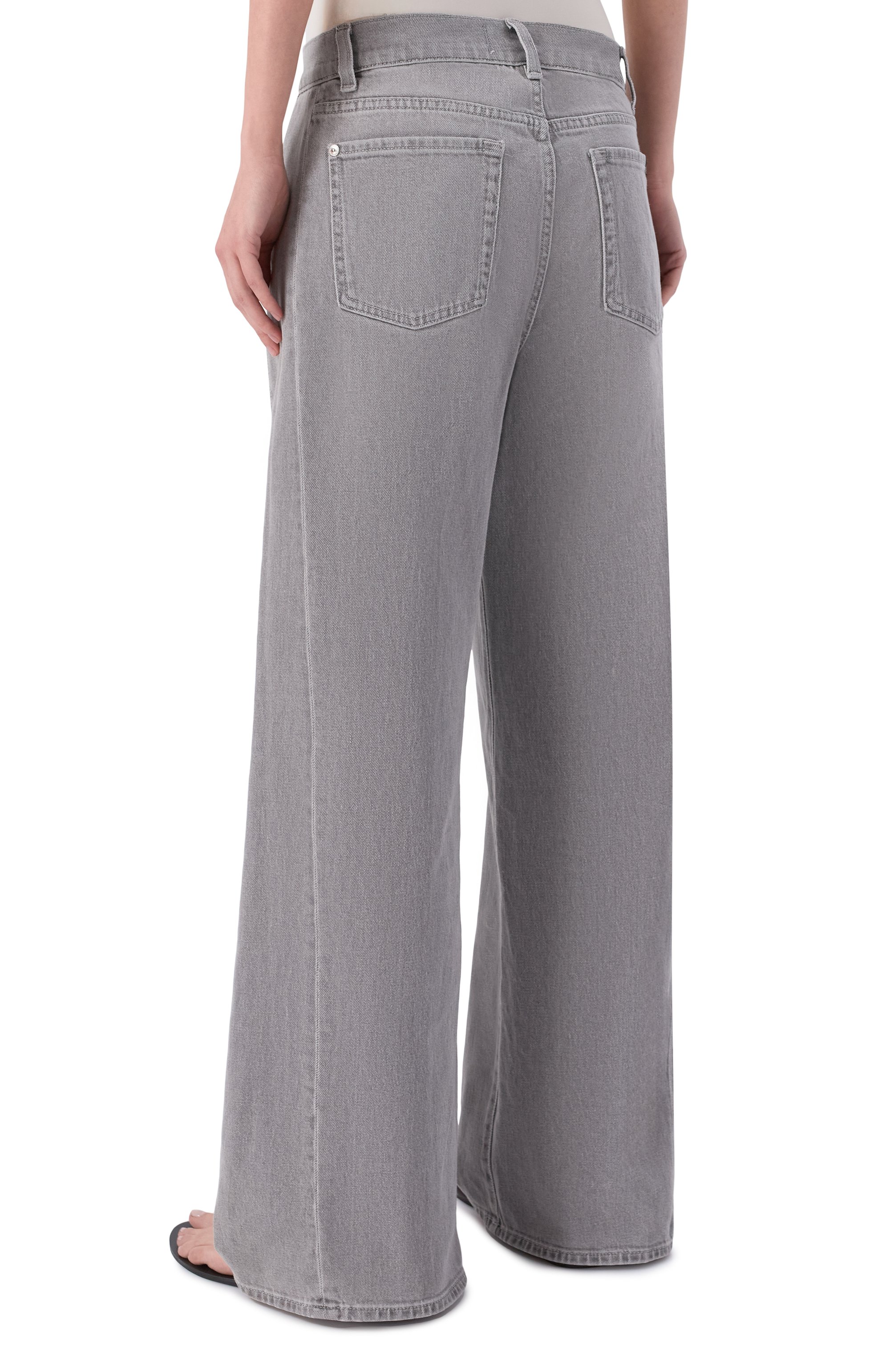 Джинсы lotta tailorless 7 FOR ALL MANKIND серого цвета по цене 32950 руб., арт. 7U8E0C31-3PG, фото 4 Джинсы lotta tailorless 7 FOR ALL MANKIND, арт. 7U8E0C31-3PG, фото 4