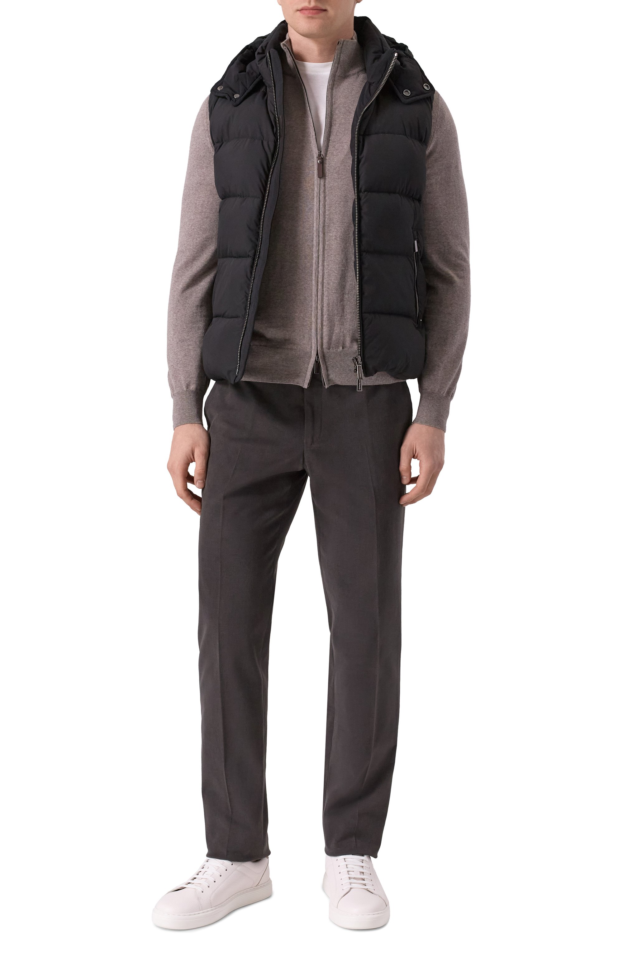 Пуховый жилет fire-skt MOORER черного цвета по цене 148500 руб., арт. FIRE, фото 2 Пуховый жилет fire-skt MOORER, арт. FIRE, фото 2