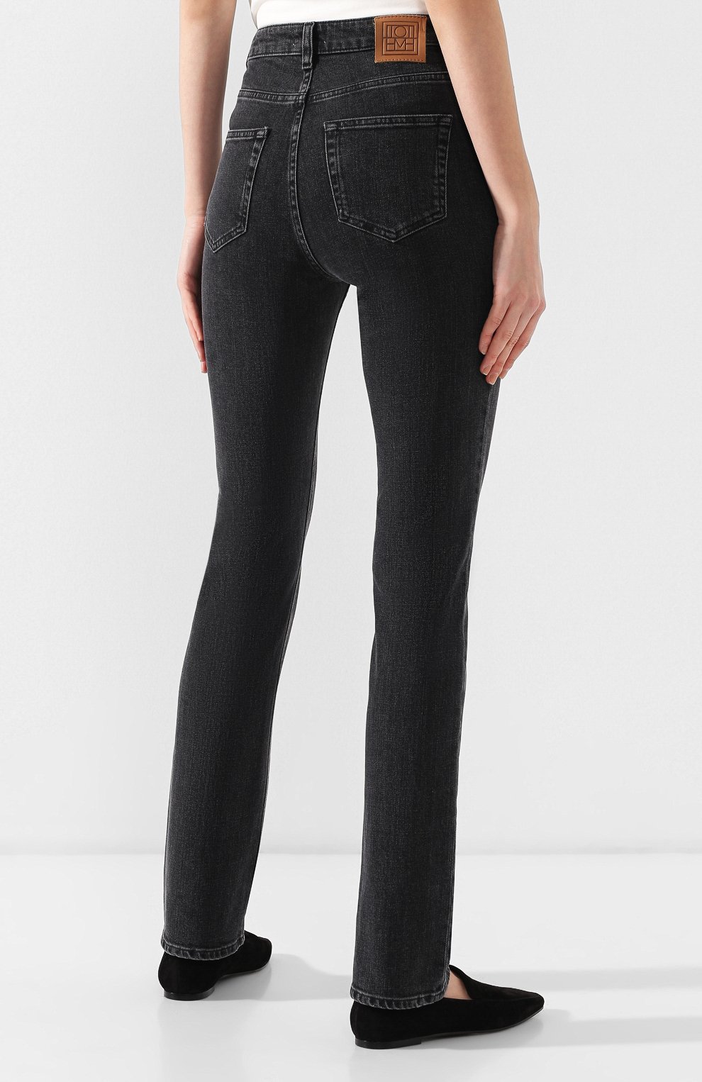 Джинсы с потертостями TOTEME серого цвета по цене 14350 руб., арт. STANDARD DENIM 1806-2446, фото 4 Джинсы с потертостями TOTEME, арт. STANDARD DENIM 1806-2446, фото 4