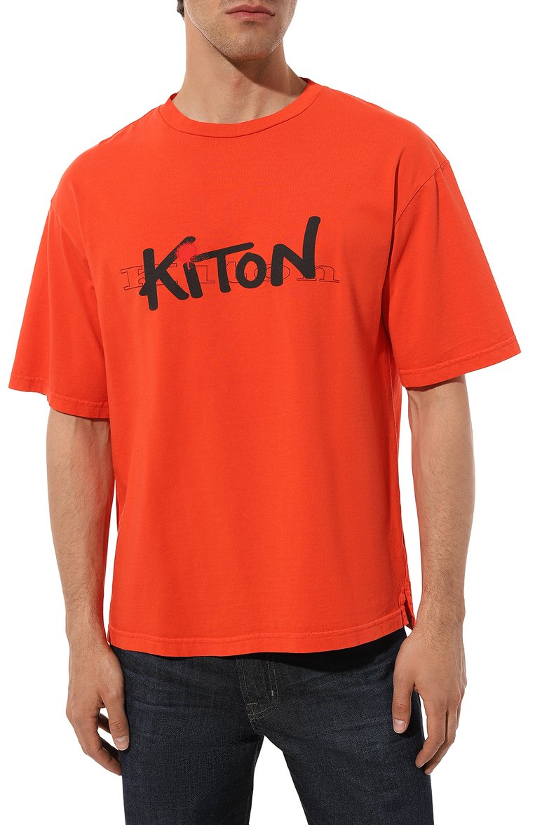 Мужская хлопковая футболка KITON оранжевого цвета, арт. UMK0364 | Фото 3 (Длина (для топов): Стандартные; Материал внешний: Хлопок; Рукава: Короткие; Принт: С принтом; Стили: Кэжуэл; Кросс-КТ: Джерси; Мужское Кросс-КТ: Футболка-одежда; Автоматизация состава: Проставлено; Автоматизация ТО: Проставлено; Детали: Без декора)