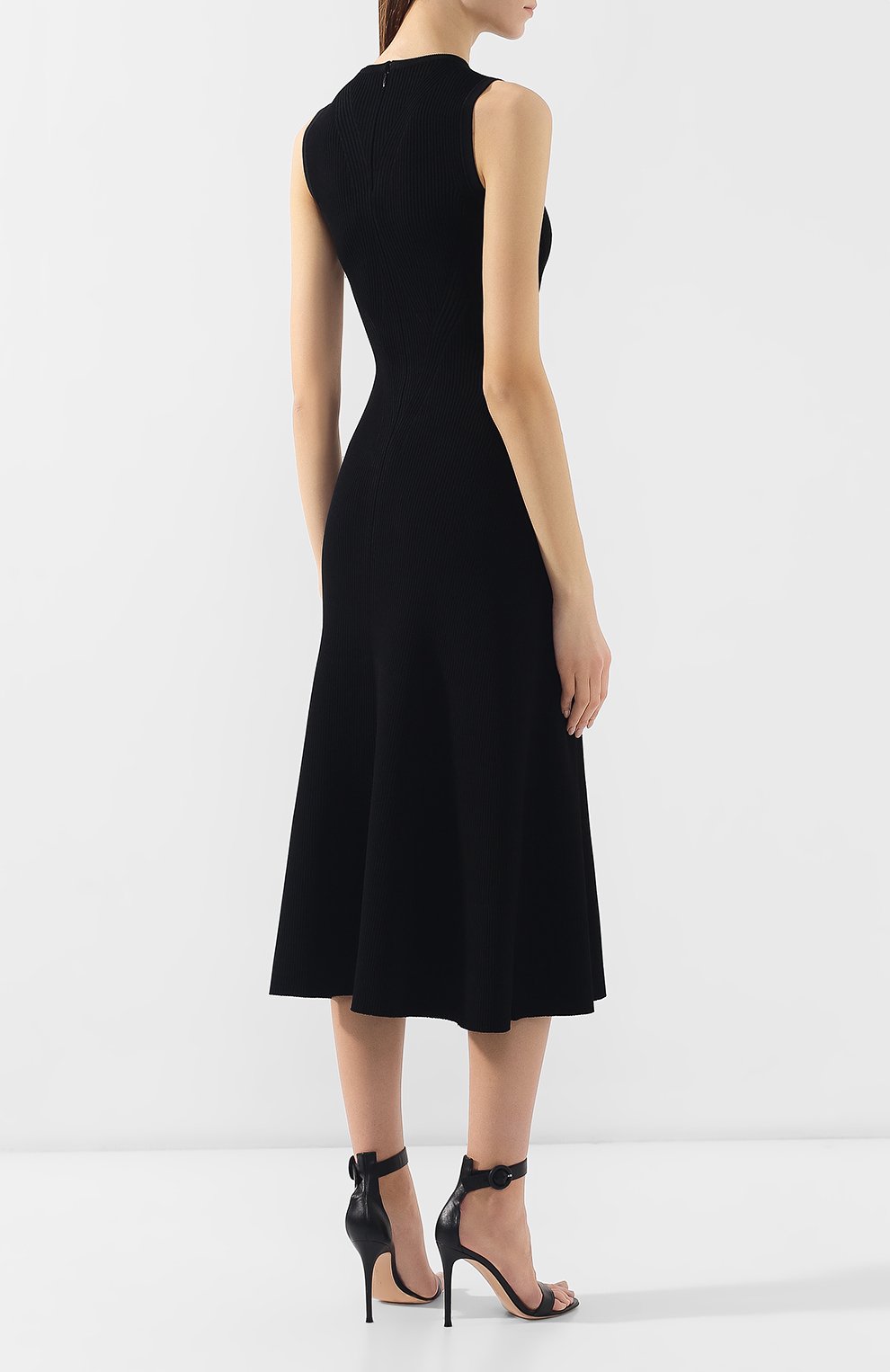 Платье из вискозы ALEXANDER MCQUEEN черного цвета по цене 299500 руб., арт. 571642/Q1WVJ, фото 4 Платье из вискозы ALEXANDER MCQUEEN, арт. 571642/Q1WVJ, фото 4