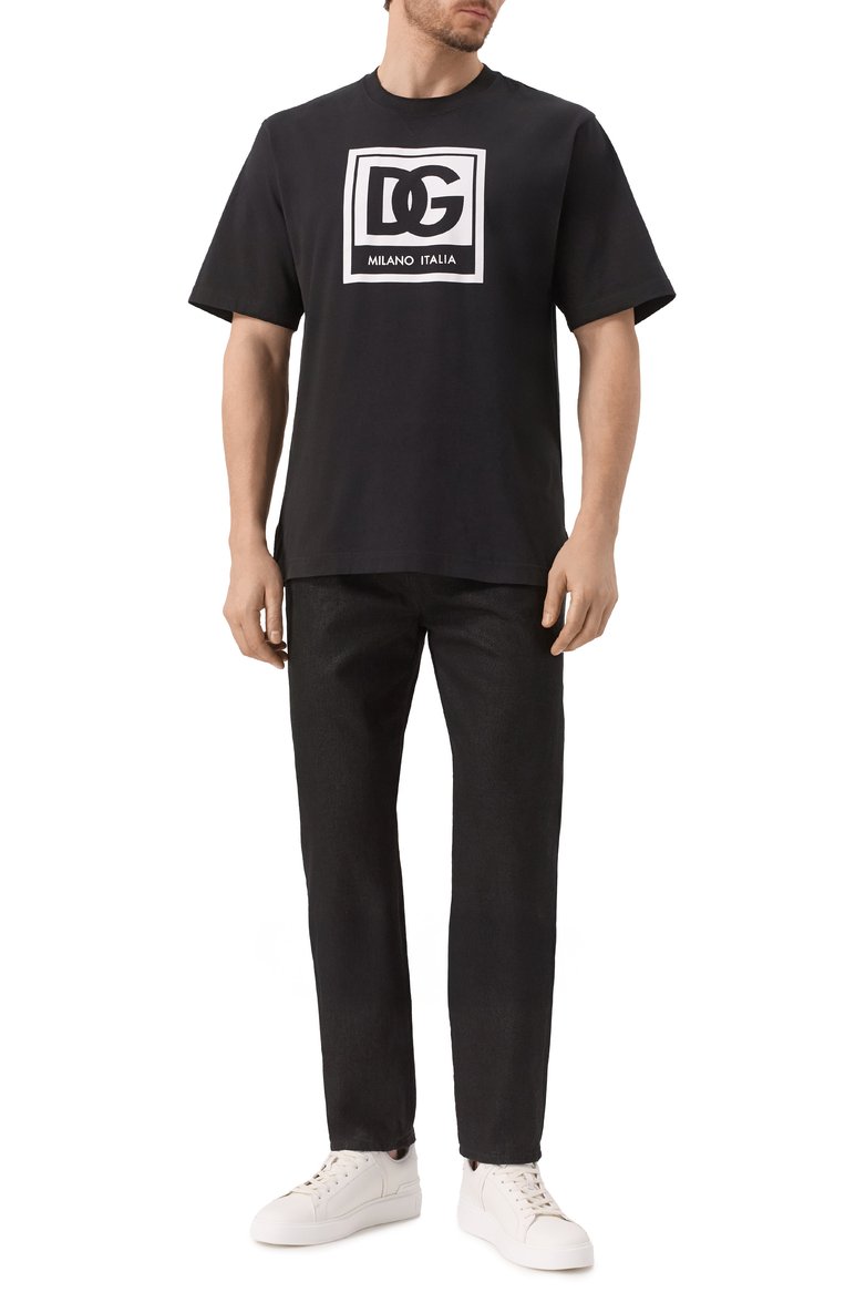 Мужская хлопковая футболка DOLCE & GABBANA черного цвета, арт. G8RZ2T/G705V | Фото 2 (Длина (для топов): Удлиненные; Материал внешний: Хлопок; Рукава: Короткие; Принт: С принтом; Стили: Кэжуэл; Мужское Кросс-КТ: Футболка-одежда; Размерность: Идёт в размер; Автоматизация ТО: Проставлено; Автоматизация состава: Проставлено; Детали: Без декора)