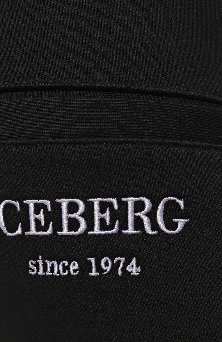 Мужские хлопковые джоггеры ICEBERG черного цвета, арт. B010/6300 | Фото 5 (Материал внешний: Хлопок; Материал сплава: Проставлено; Длина (брюки, джинсы): Укороченные; Драгоценные камни: Проставлено; Силуэт М (брюки): Джоггеры; Стили: Кэжуэл)