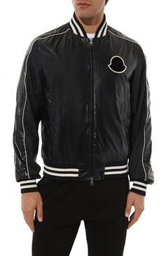 Мужской бомбер dayu MONCLER черного цвета, арт. 1A001-37-5960D | Фото 3 (Драгоценные камни: Проставлено; Рукава: Длинные; Материал сплава: Проставлено; Материал внешний: Синтетический материал; Длина (верхняя одежда): Короткие; Принт: Без принта; Стили: Кэжуэл; Кросс-КТ: бомбер)