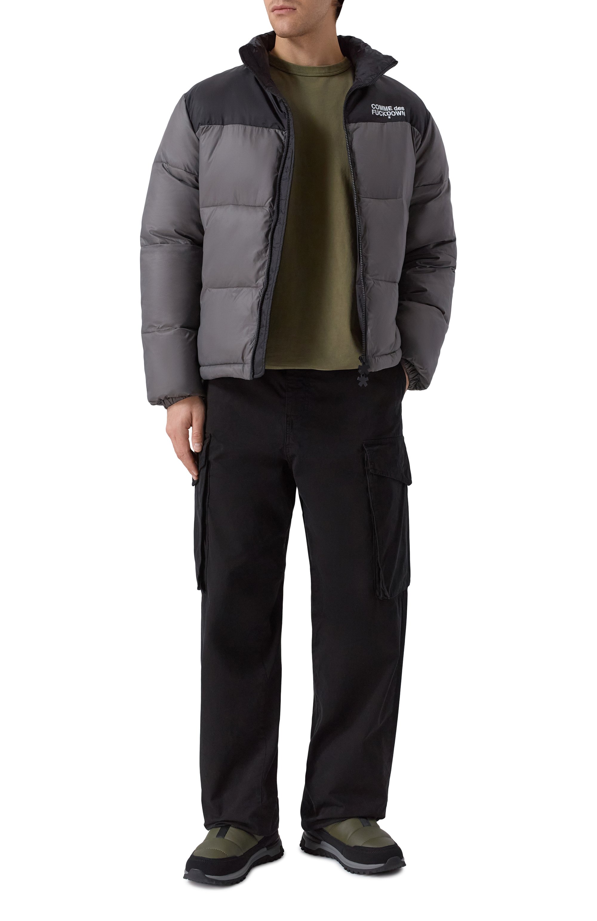 Пуховик COMME DES FUCKDOWN серого цвета по цене 32900 руб., арт. CFABM01704, фото 2 Пуховик COMME DES FUCKDOWN, арт. CFABM01704, фото 2