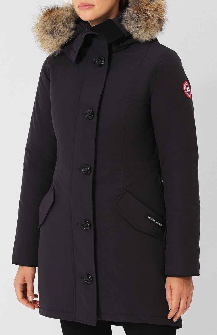 Женская парк�а rossclair CANADA GOOSE темно-синего цвета, арт. 2580L | Фото 3 (Материал подклада: Синтетический материал; Рукава: Длинные; Материал внешний: Синтетический материал; Статус проверки: Проверена категория; Материал утеплителя: Пух и перо; Длина (верхняя одежда): До середины бедра; Стили: Классический; Кросс-КТ: Куртка; Материал сплава: Проставлено; Драгоценные камни: Проставлено)